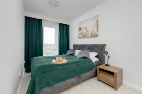 Modern Apartment with Balcony and Parking by Noclegi Renters, Mielno